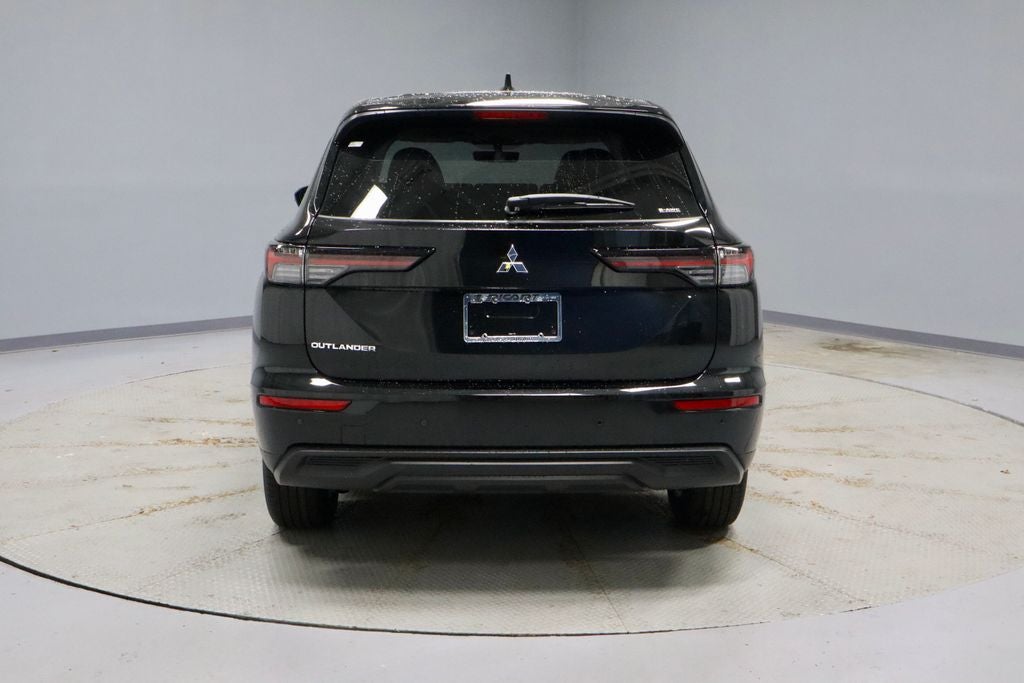 2026 Mitsubishi Outlander ES