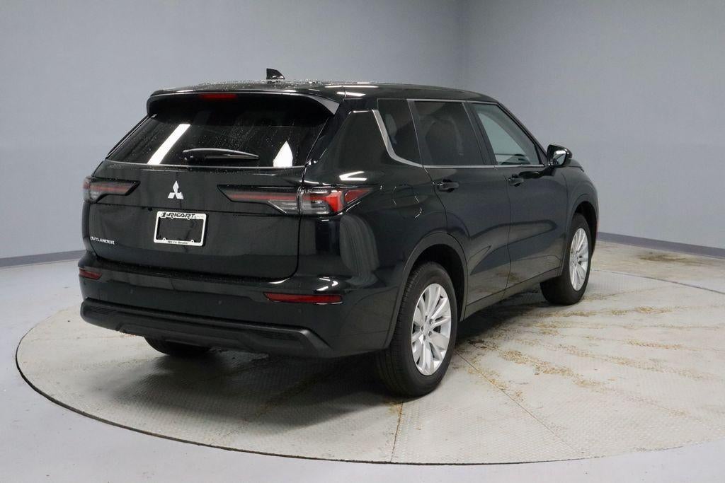 2026 Mitsubishi Outlander ES