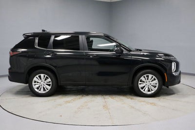 2026 Mitsubishi Outlander ES