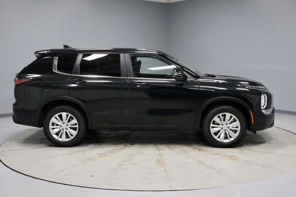 2026 Mitsubishi Outlander ES