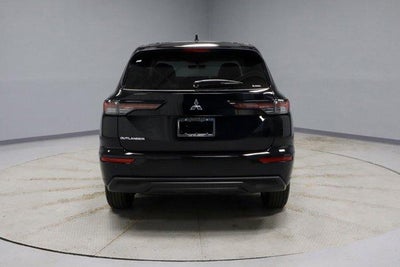 2026 Mitsubishi Outlander ES