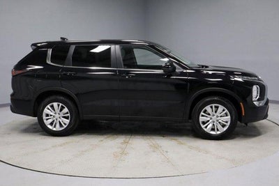 2026 Mitsubishi Outlander ES