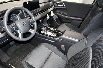 2026 Mitsubishi Outlander ES