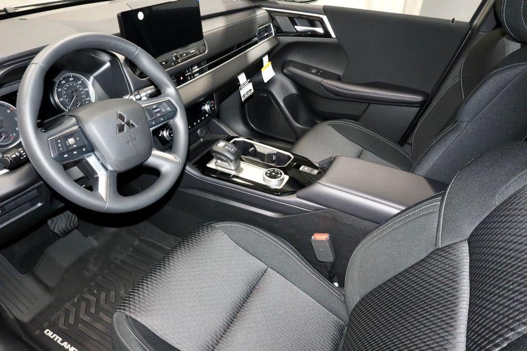 2026 Mitsubishi Outlander ES