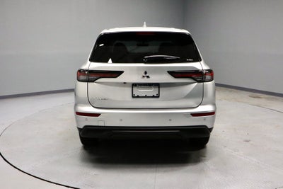 2026 Mitsubishi Outlander ES