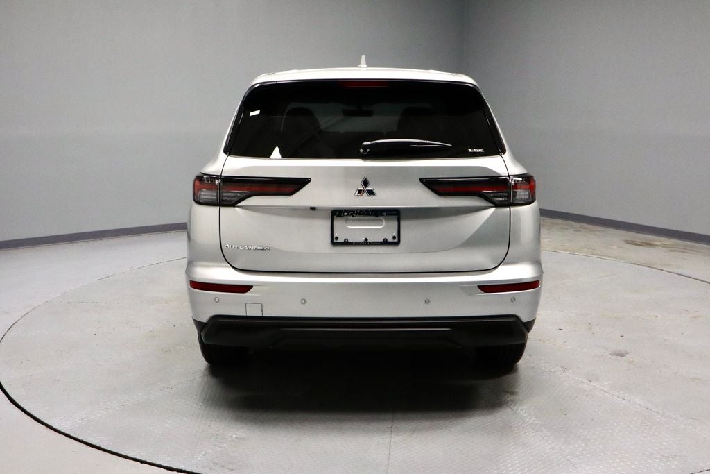 2026 Mitsubishi Outlander ES