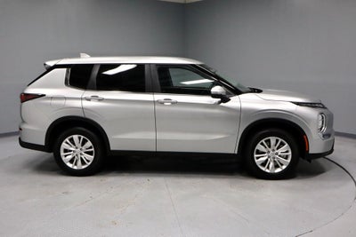 2026 Mitsubishi Outlander ES