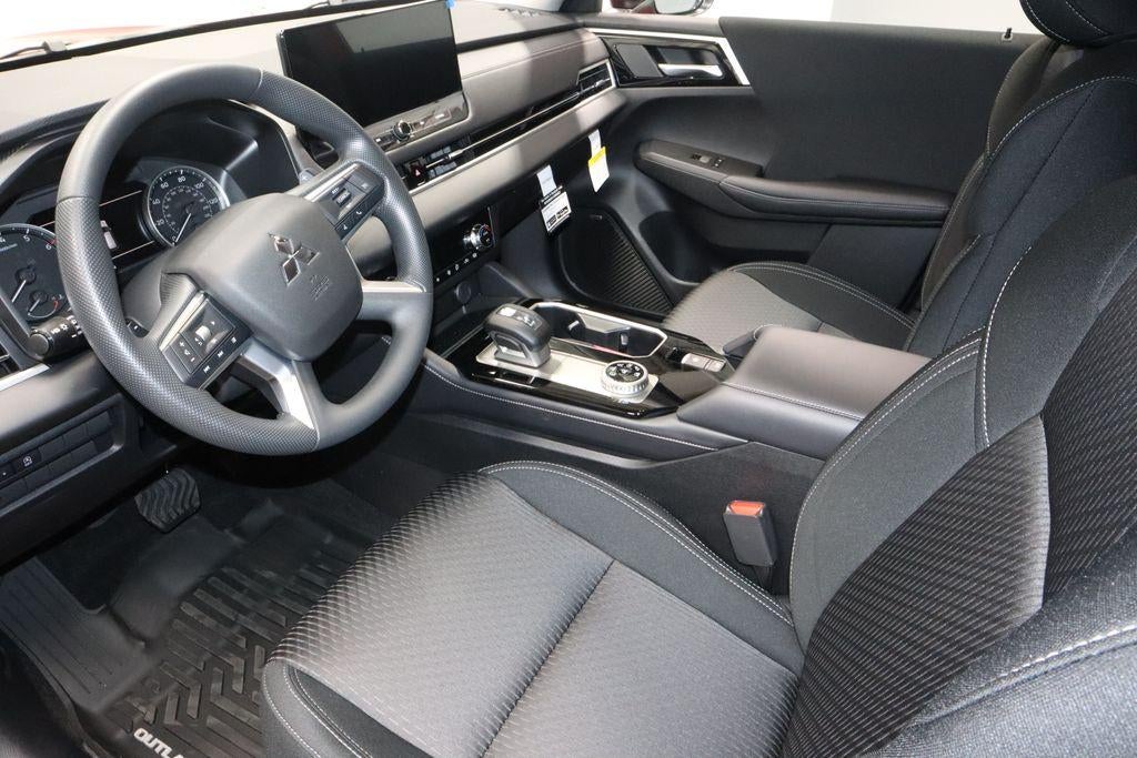 2026 Mitsubishi Outlander ES