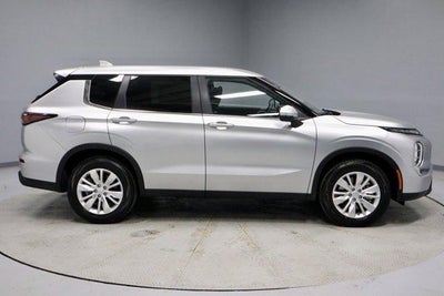 2026 Mitsubishi Outlander ES