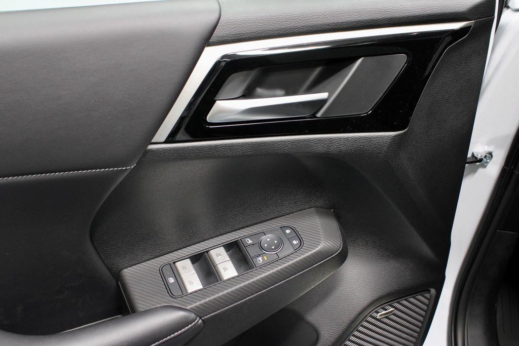 2026 Mitsubishi Outlander LE