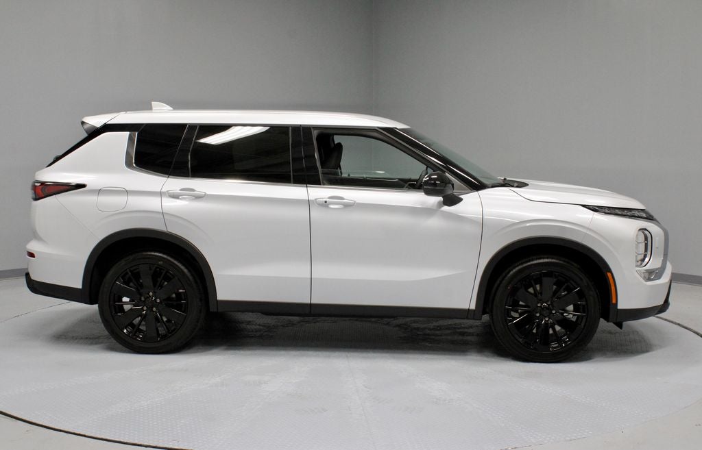 2026 Mitsubishi Outlander LE