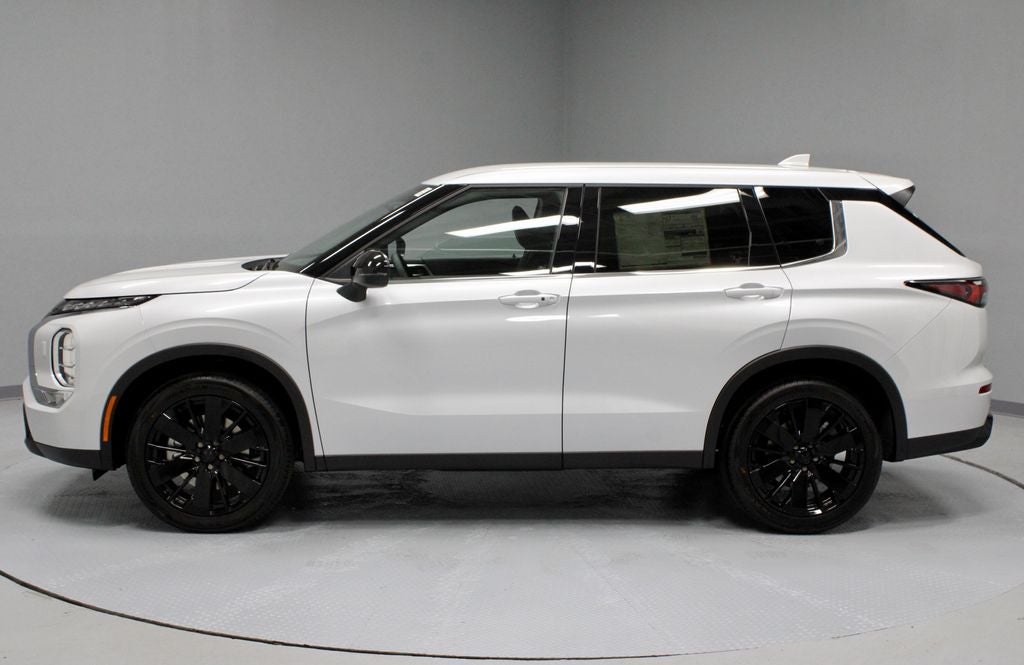 2026 Mitsubishi Outlander LE
