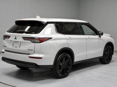 2026 Mitsubishi Outlander LE