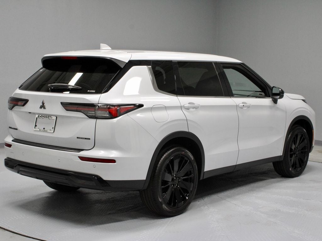 2026 Mitsubishi Outlander LE