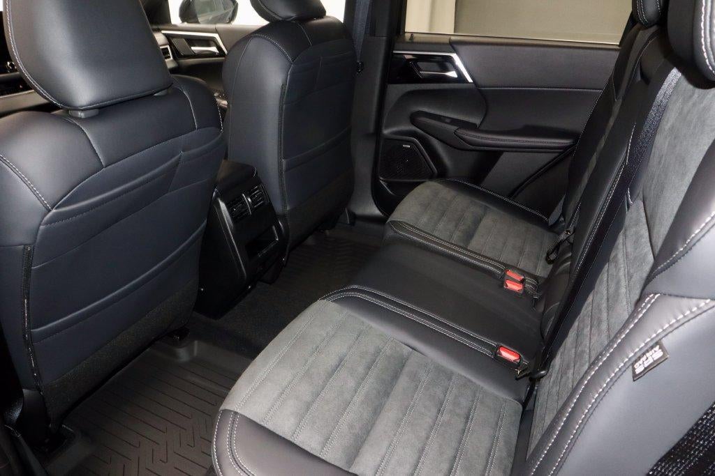 2026 Mitsubishi Outlander LE