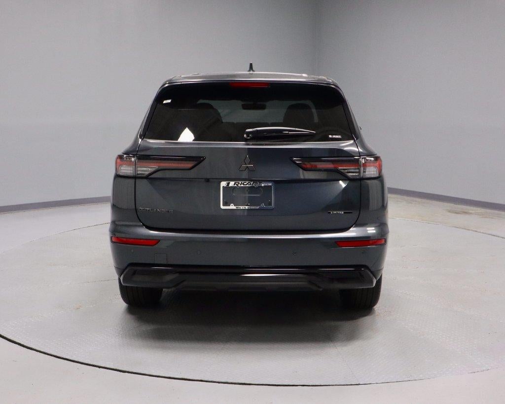 2026 Mitsubishi Outlander LE