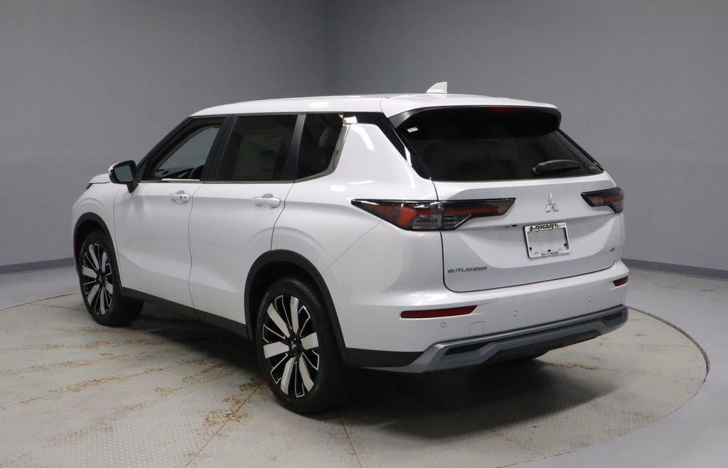2026 Mitsubishi Outlander SE