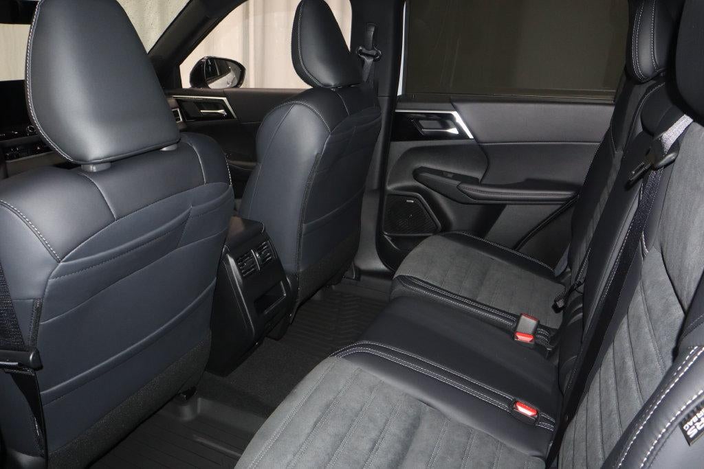 2026 Mitsubishi Outlander LE