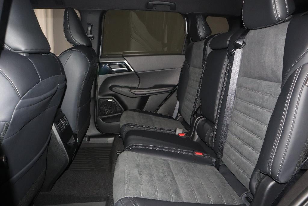 2026 Mitsubishi Outlander LE