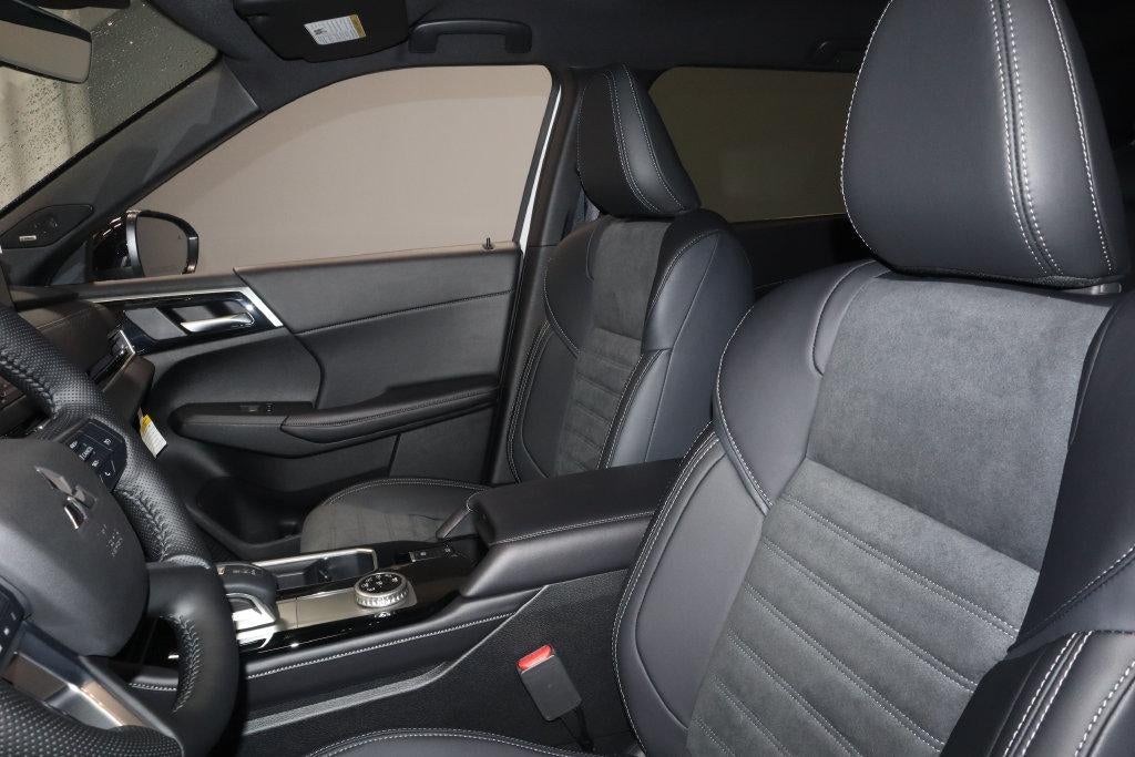 2026 Mitsubishi Outlander LE