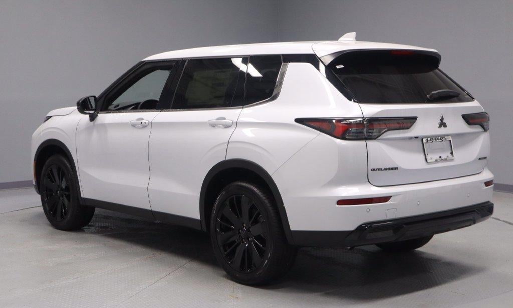 2026 Mitsubishi Outlander LE