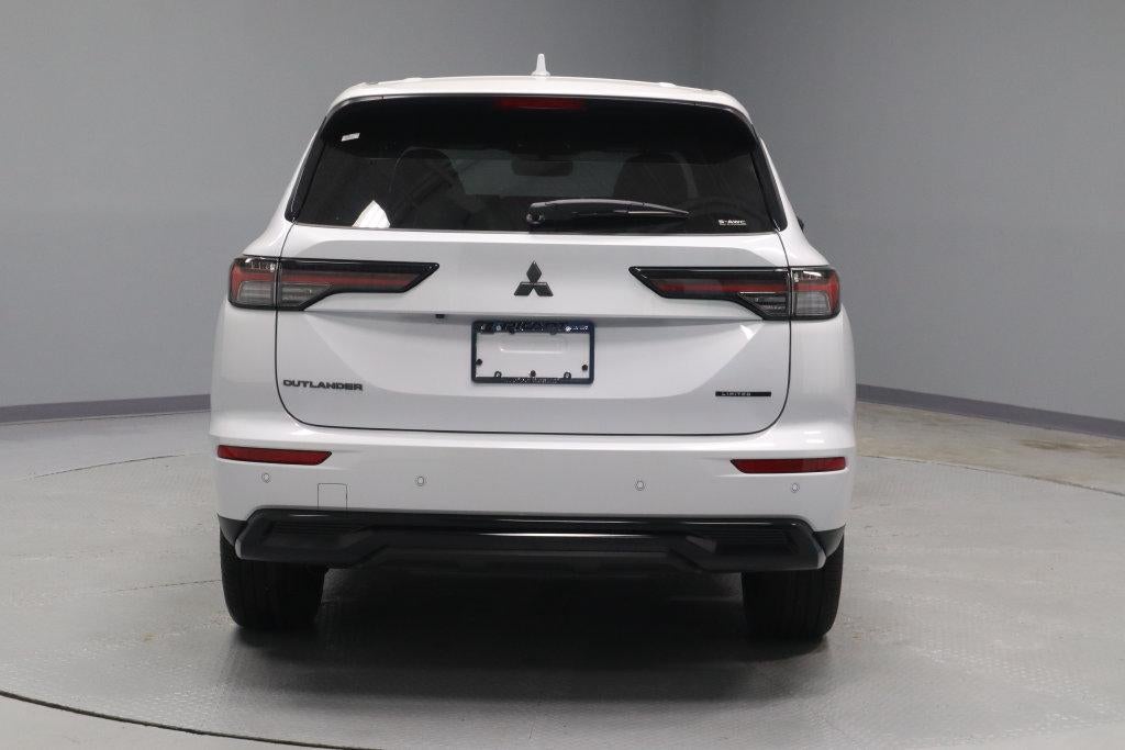 2026 Mitsubishi Outlander LE