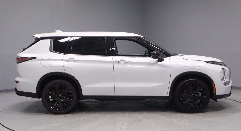 2026 Mitsubishi Outlander LE