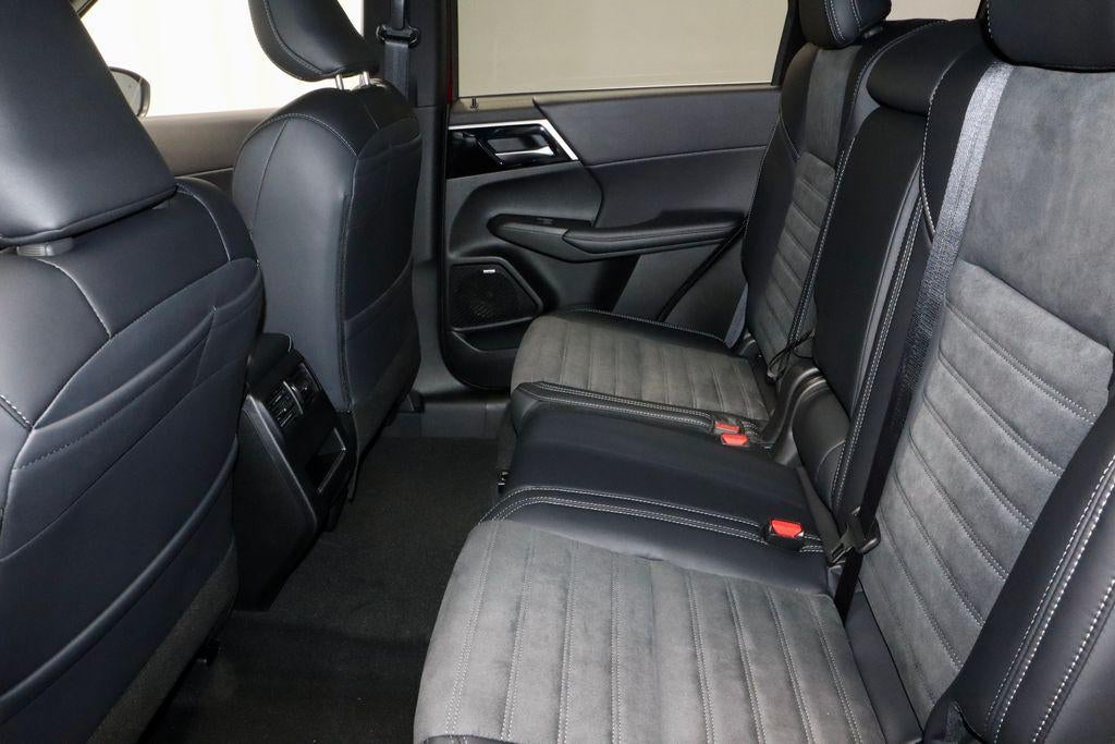 2026 Mitsubishi Outlander LE