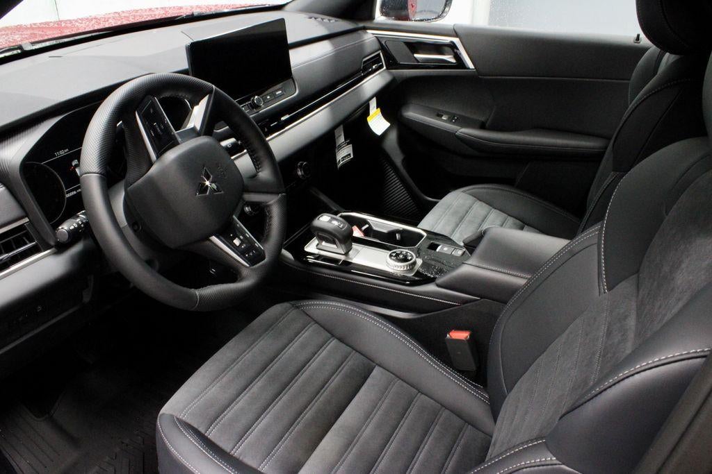 2026 Mitsubishi Outlander LE