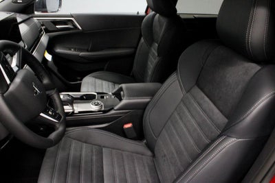 2026 Mitsubishi Outlander LE