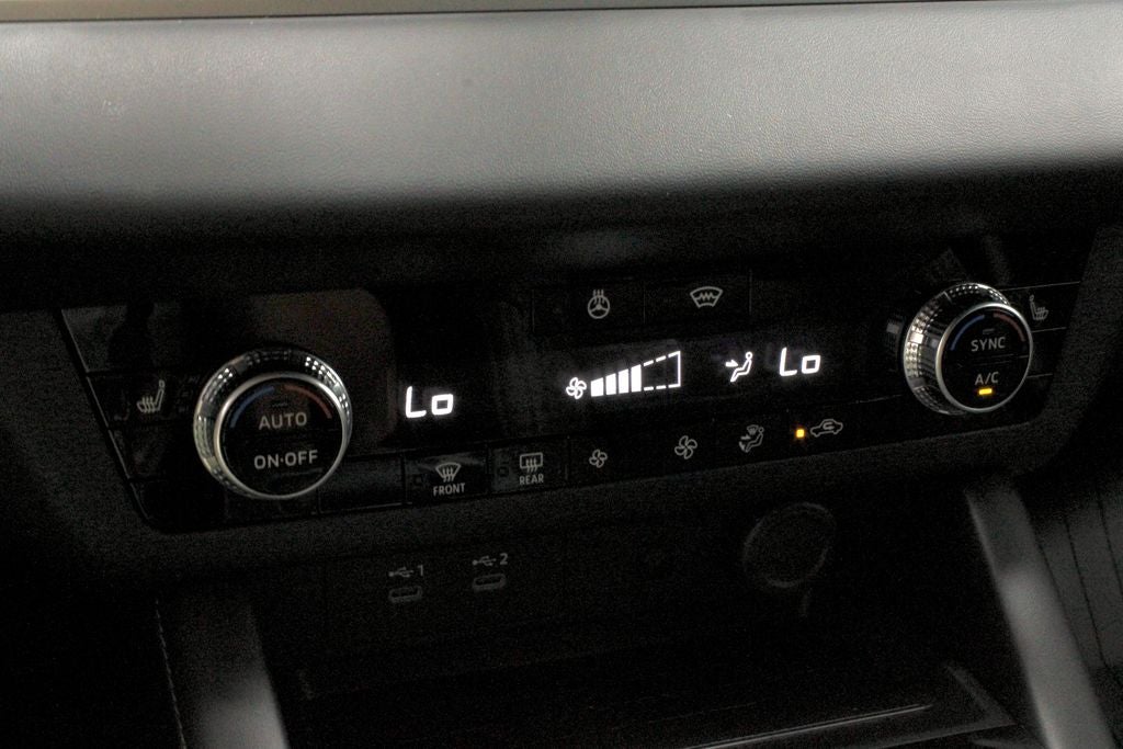 2026 Mitsubishi Outlander LE