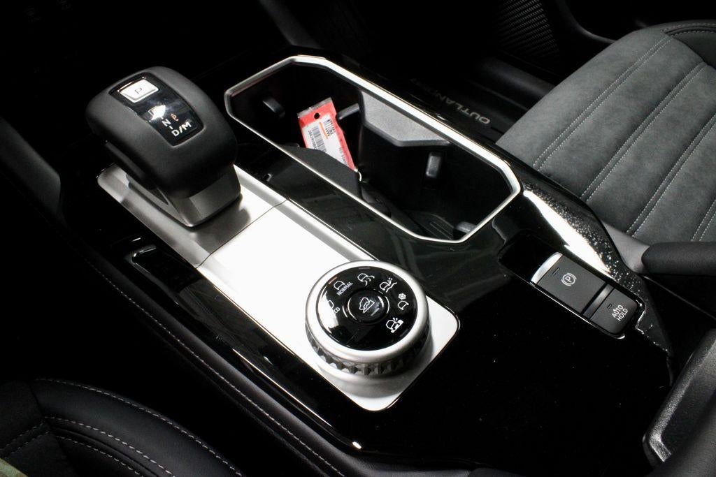2026 Mitsubishi Outlander LE