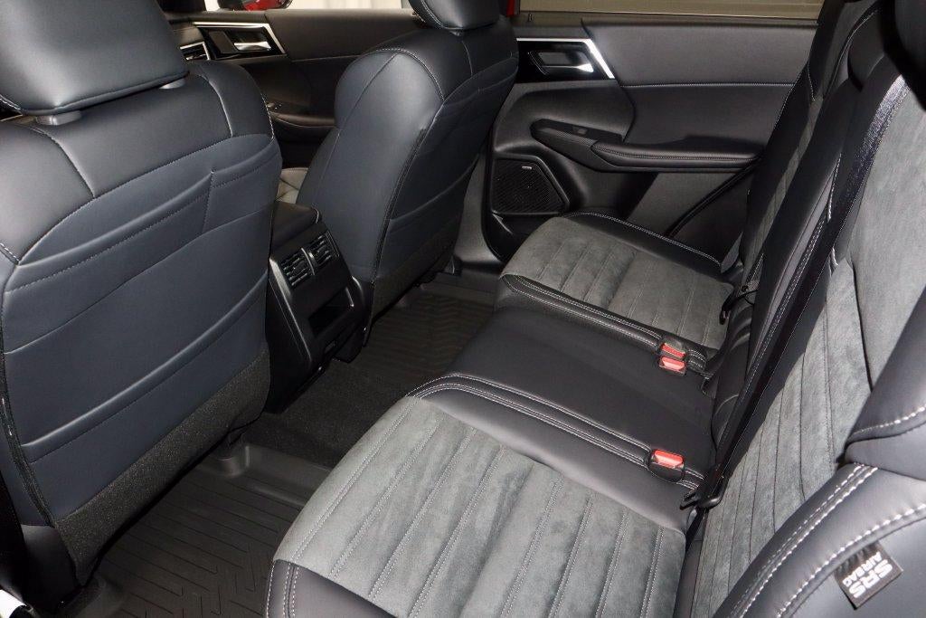 2026 Mitsubishi Outlander LE