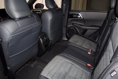 2026 Mitsubishi Outlander LE