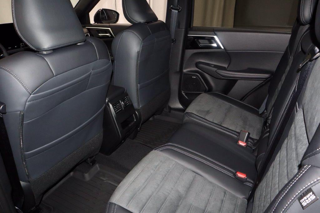 2026 Mitsubishi Outlander LE