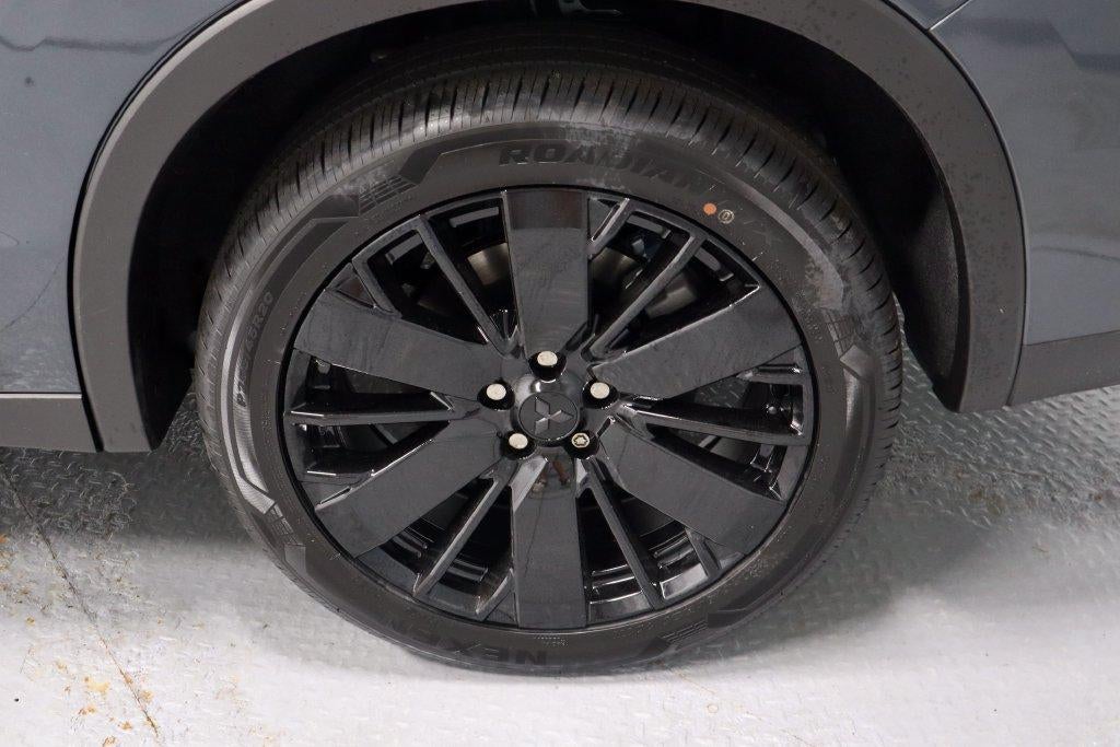 2026 Mitsubishi Outlander LE