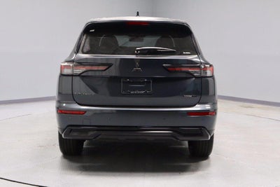 2026 Mitsubishi Outlander LE