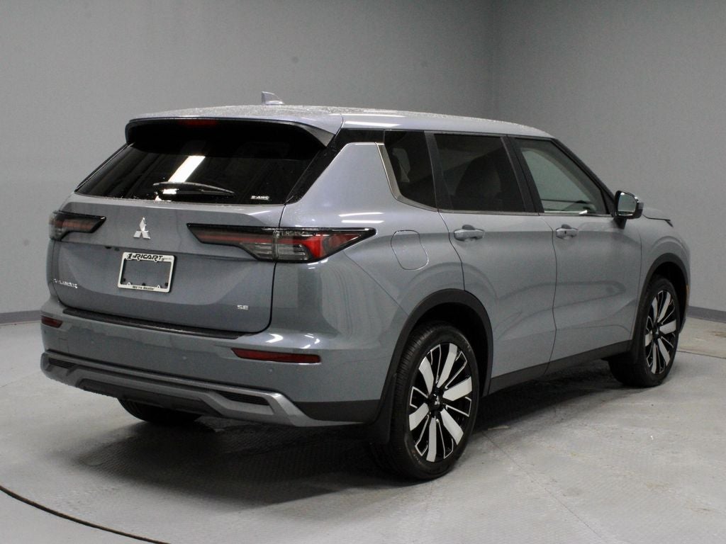 2026 Mitsubishi Outlander SE
