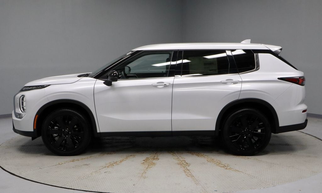 2026 Mitsubishi Outlander LE