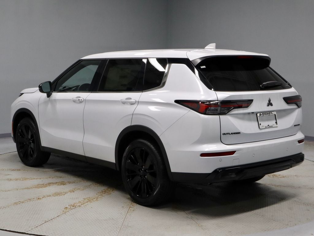 2026 Mitsubishi Outlander LE