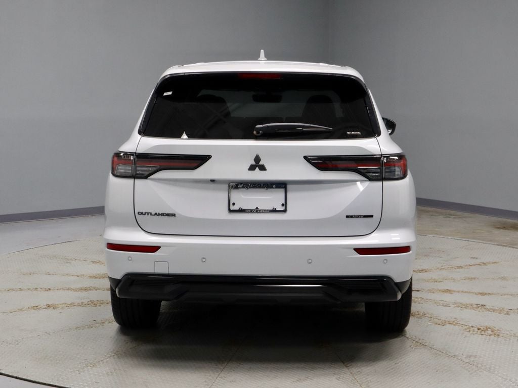 2026 Mitsubishi Outlander LE