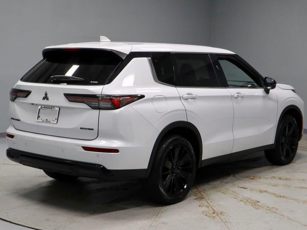 2026 Mitsubishi Outlander LE