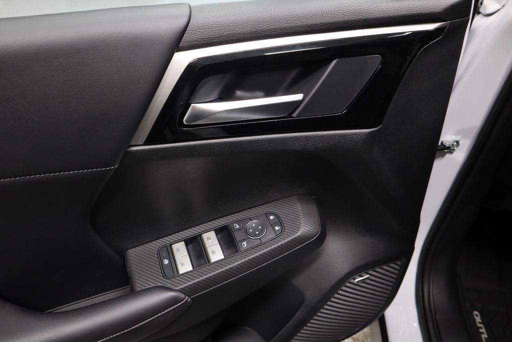 2026 Mitsubishi Outlander LE