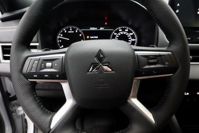 2026 Mitsubishi Outlander LE