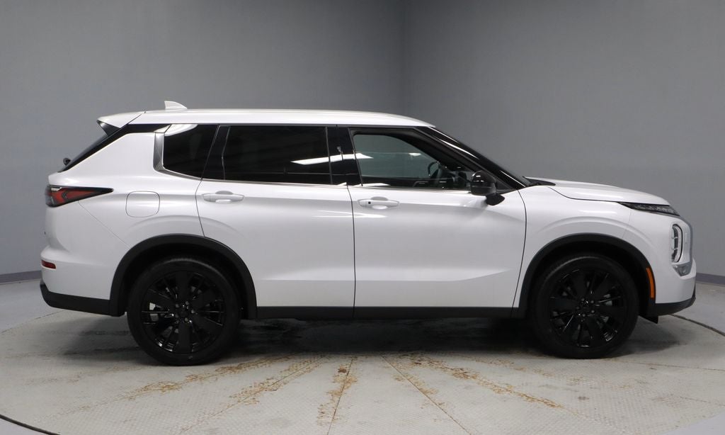 2026 Mitsubishi Outlander LE