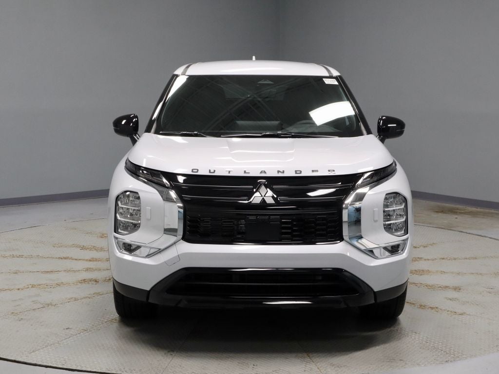 2026 Mitsubishi Outlander LE
