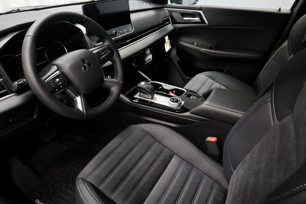 2026 Mitsubishi Outlander LE