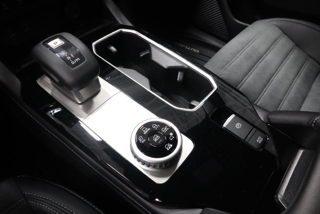 2026 Mitsubishi Outlander LE