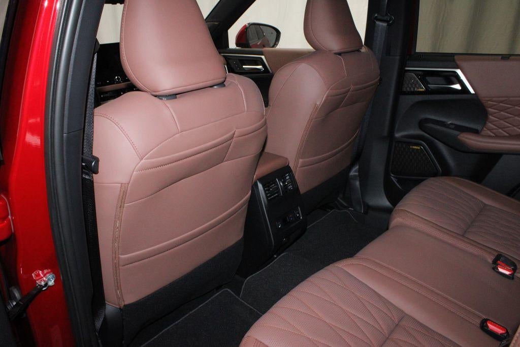 2026 Mitsubishi Outlander Plug-In Hybrid SEL