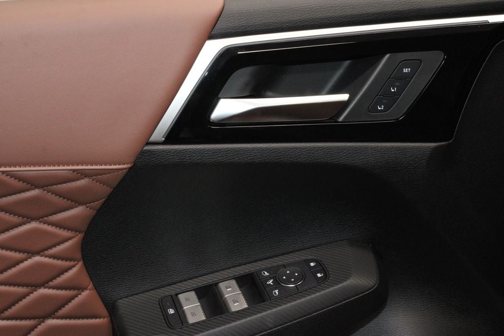 2026 Mitsubishi Outlander Plug-In Hybrid SEL